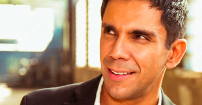 Juan Pablo Queraltó impactó en redes sociales con una curiosa foto junto a su suegro