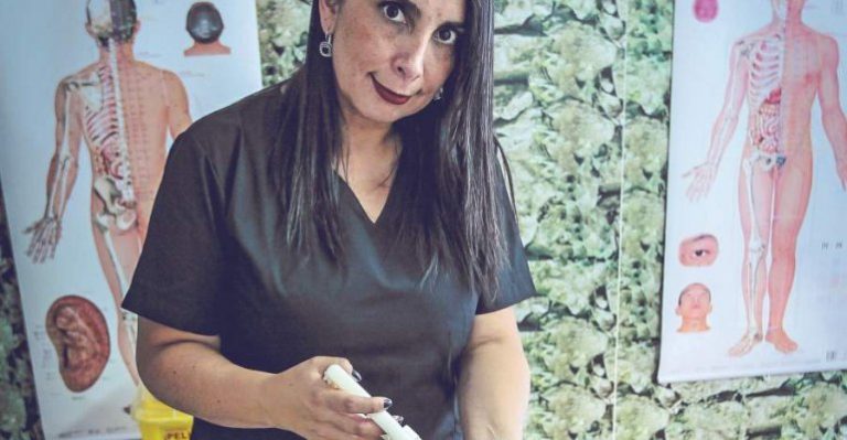 Esta fue la compleja experiencia que vivió Karla Rubilar mientras ejercía como pediatra