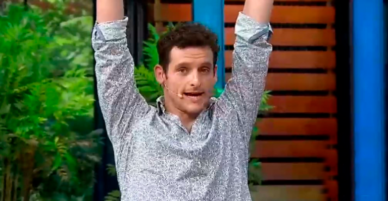 Eyal Meyer demostró sus dotes en artes marciales con atrevidas piruetas