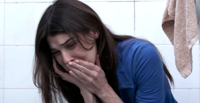 Dominga robó un celular para llamar a Antonio y fue descubierta