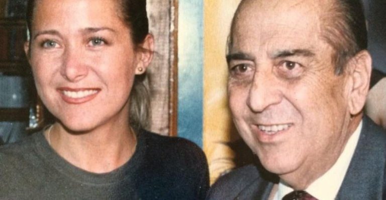 Andrea Tessa se emocionó al recordar la muerte de su padre