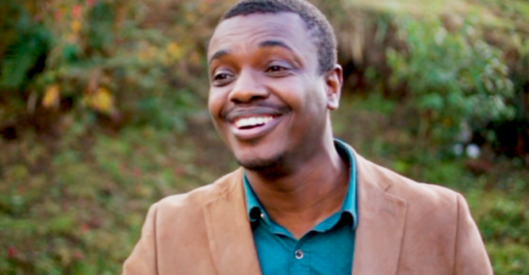 Platan Chips: Médico haitiano se la jugó con original emprendimiento en Chiloé