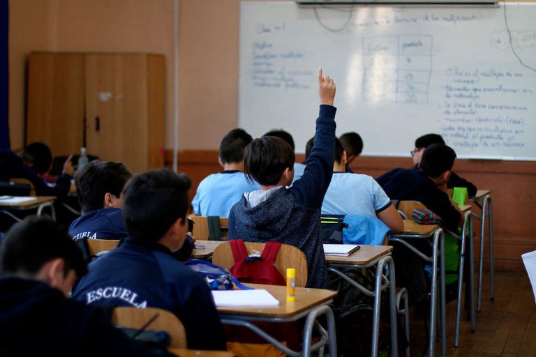 Agobio vs medición tradicional: Los pros y contras de eliminar el sistema de notas en colegios