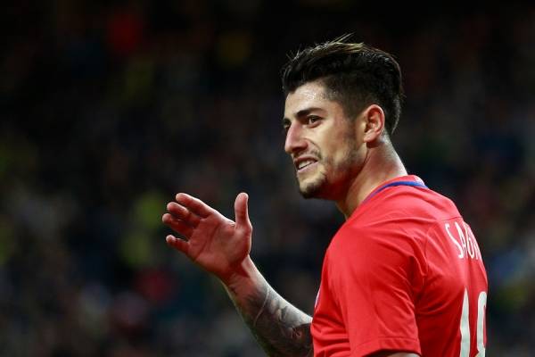 No le perdonaron una: Hinchas destruyeron rendimiento de Sagal ante Argentina con muchos memes