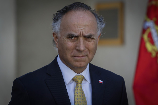 Canciller habló con Juan Guaidó sobre la situación de colaborador que fue recibido en la Embaja de Chile en Caracas