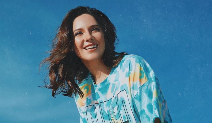 “Se ve más joven que yo”: La sincera reflexión de Kel Calderón al encontrarse con Thalía en alfombra roja