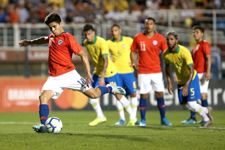 Dos expulsados y pudo ser más: Amistoso Sub 23 entre Chile y Brasil tuvo goles (en contra), peleas y rojas