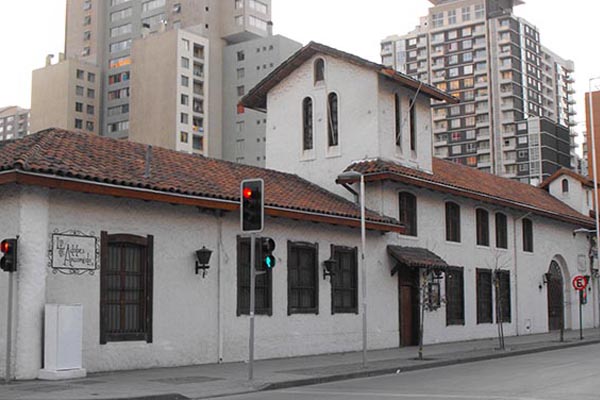 Decretan prohibición de funcionamiento al restaurant Los Adobes de Argomedo