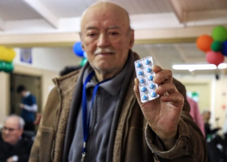 Para una sexualidad plena: Adultos mayores de Concepción recibirán viagra y lubricantes gratis