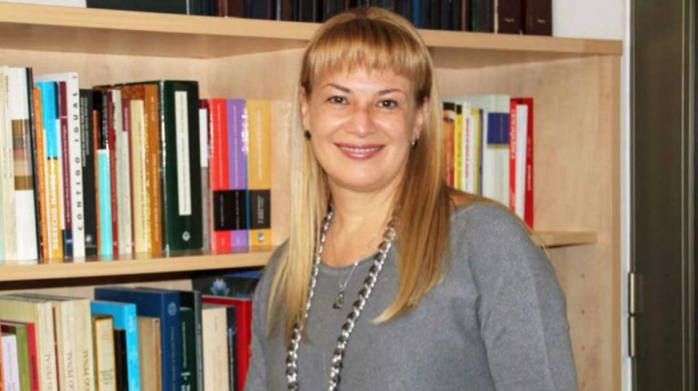 Así determinó el tribunal: Ministra de la Suprema sufrió daño psicológico luego que su perra fuera mordida