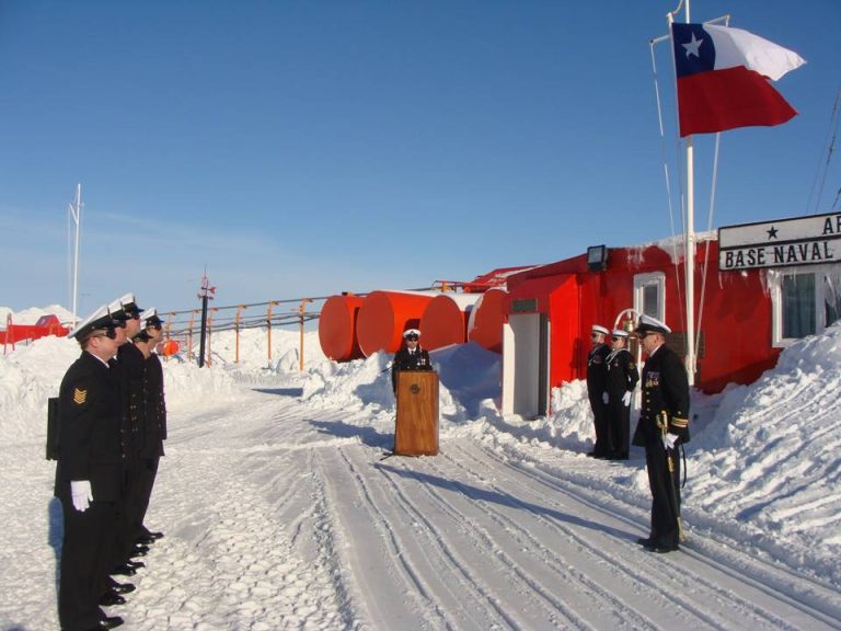 Haciendo patria en el fin del mundo: Así vivió la Base Naval Antártica la conmemoración del 18