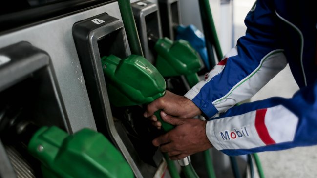 Revisa el mapa para encontrar la bencina más barata en todo el país