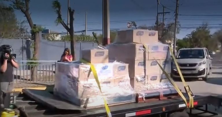 Empresa entregó varias cajas de shampoo a la U, pero Azul Azul lo habría rechazado