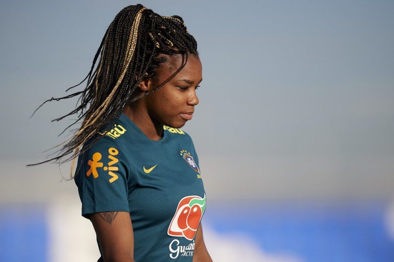 Seleccionada brasileña denuncia racismo en España: Cada vez que entra a un supermercado la vigila un guardia