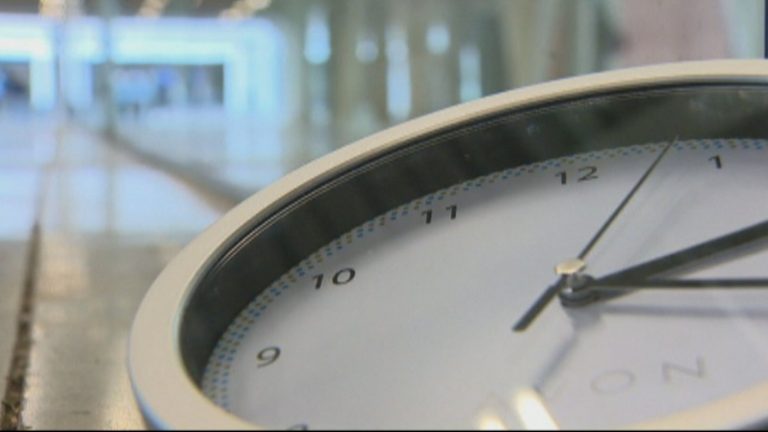 Daña la salud y no ahorra energía: Aseguran que cambio de hora es mala idea