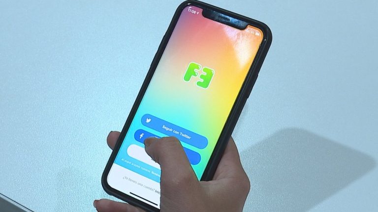 Ojo con F3, Yolo y ThisCrush: Alertan por apps de moda que facilitan el ciberbullying entre escolares