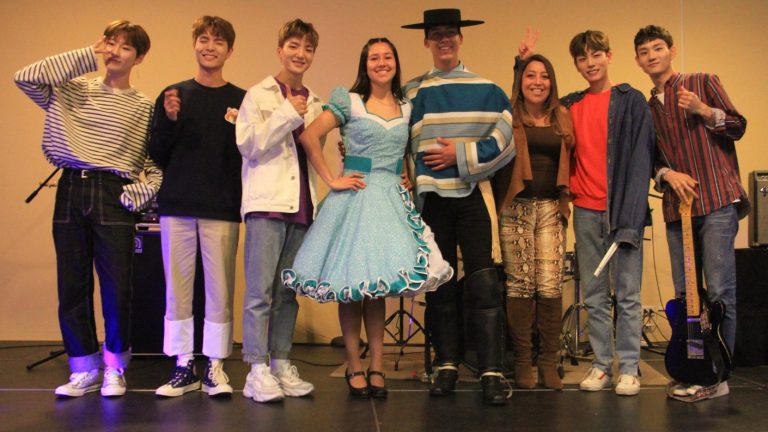 Un regalo para cada Every: W24 sorprendió con show en colegio de Las Condes