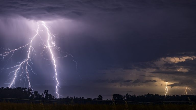 Meteorología pronostica tormentas eléctricas en 9 regiones del país
