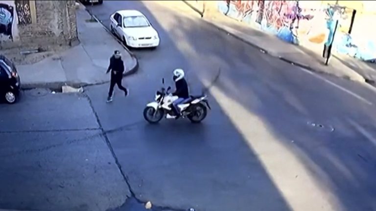 Descartan que se trate de sicarios: Muerte de colombiano en plena calle remece a barrio Yungay