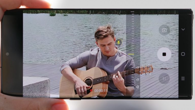 ¿Cómo el Note10 permite hacer zoom de audio en los videos grabados?