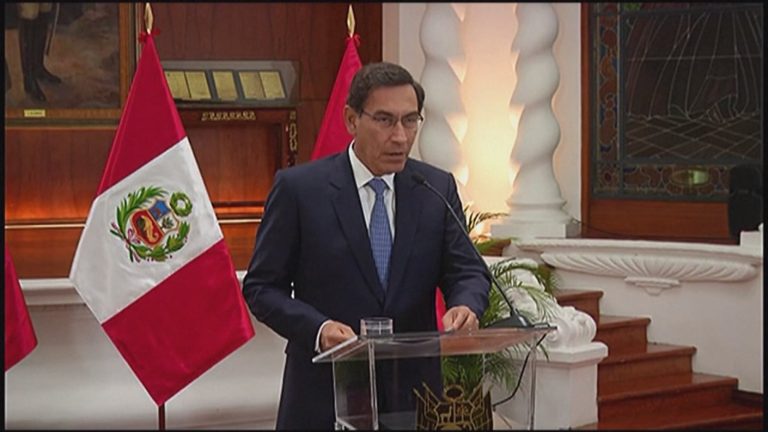 Presidente de Perú disuelve el Congreso y llama a elecciones legislativas