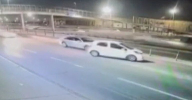 Realizan encerrona a balazos en plena autopista