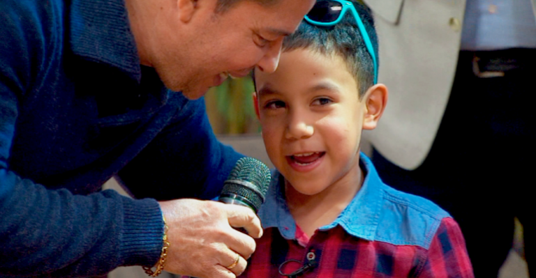 Luis Lambis sorprendió al niño embajador de la Teletón 2019