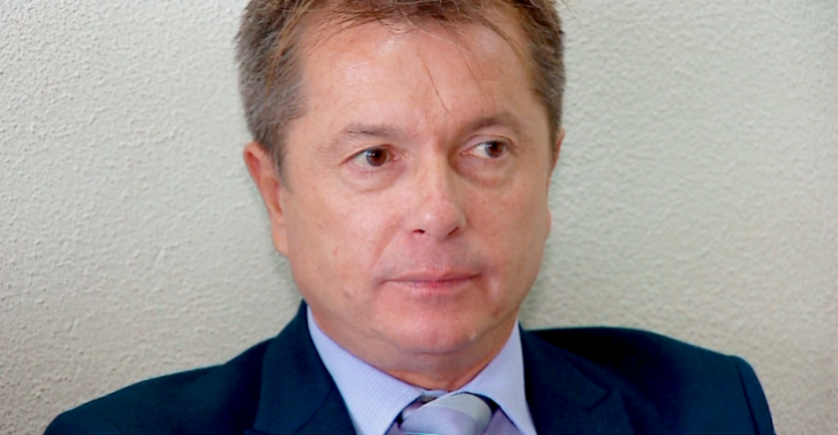 Acusan a Subsecretario Felipe Salaberry de pasarse tres luces rojas e insultar a inspector municipal