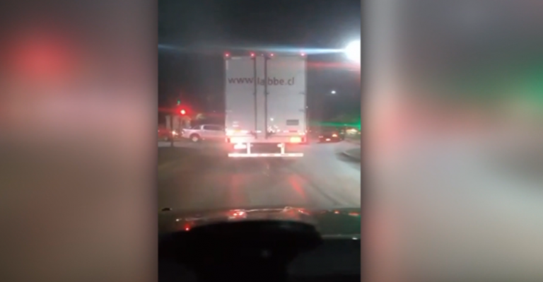 Delincuentes protagonizaron violento asalto a camión en plena autopista