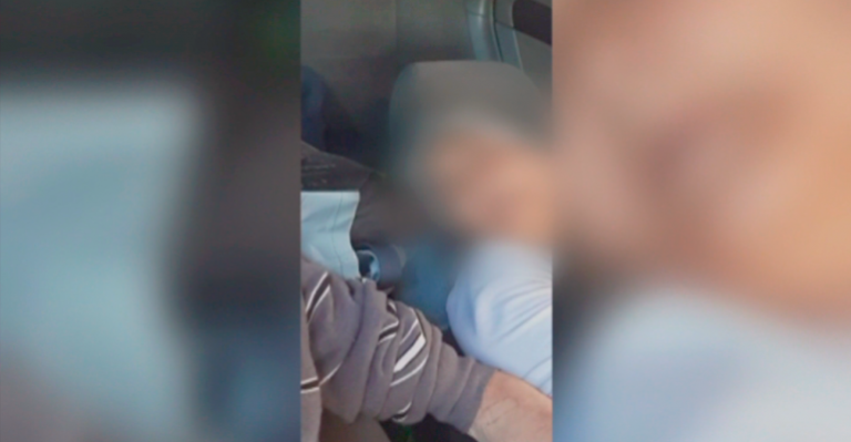 Impactante registro: Abuelos viven en un taxi en Puente Alto