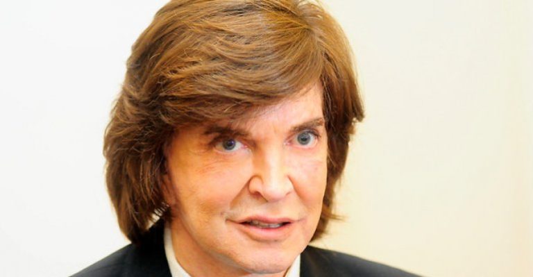 Desde cirugías hasta adicciones: Los mitos que rondaron la vida de Camilo Sesto