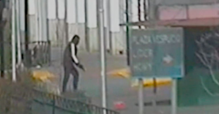 Familias asustadas por balacera a plena luz del día en conocido mall capitalino