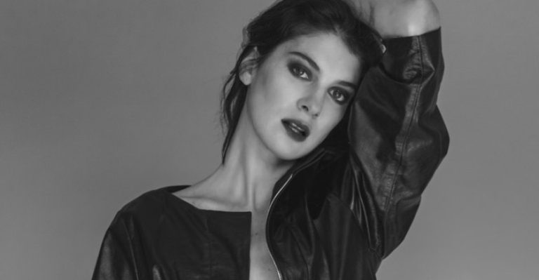 Paloma Moreno sorprende con osada sesión de fotos para revista