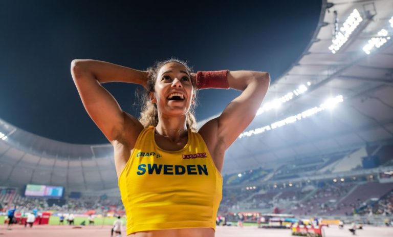 Retroceder nunca, rendirse jamás: Deportista quebró la garrocha, lo hizo de nuevo y superó el récord