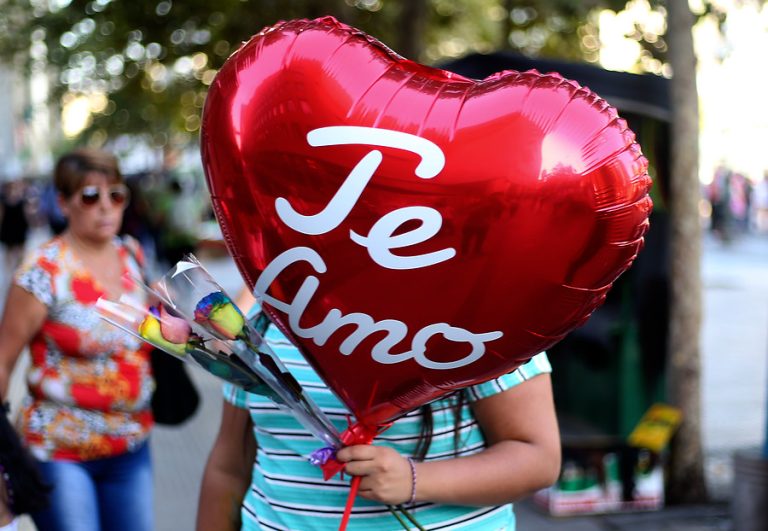 Mujeres perdonan cada vez menos: Libro revela las nuevas caras de la infidelidad en Chile