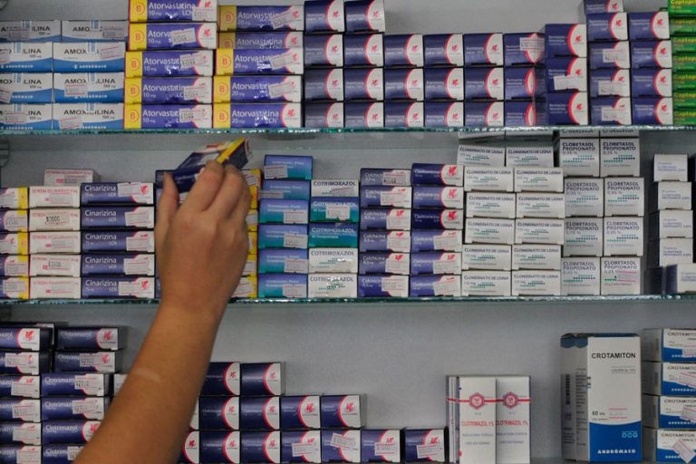 Sernac identifica diferencias de hasta $181 mil entre medicamentos originales y bioequivalentes
