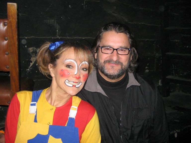 Este viernes Santiago estará “Fuera de control” con una nueva fiesta “Kitsch teleseries”