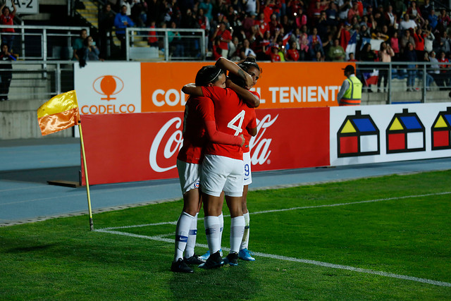 Con golazo incluido: La Roja lo dio vuelta y volvió a derrotar con autoridad a Uruguay