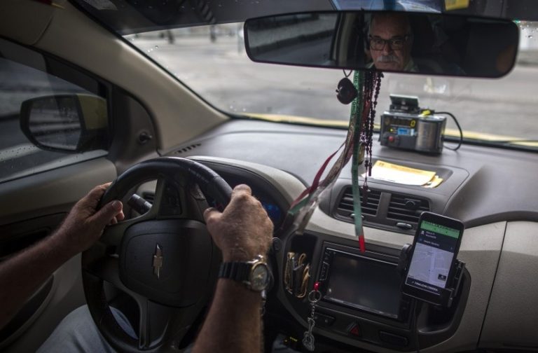 Abren más de 3.700 cupos para ser chofer de buses y camiones: Sueldos pueden llegar hasta el millón de pesos al mes