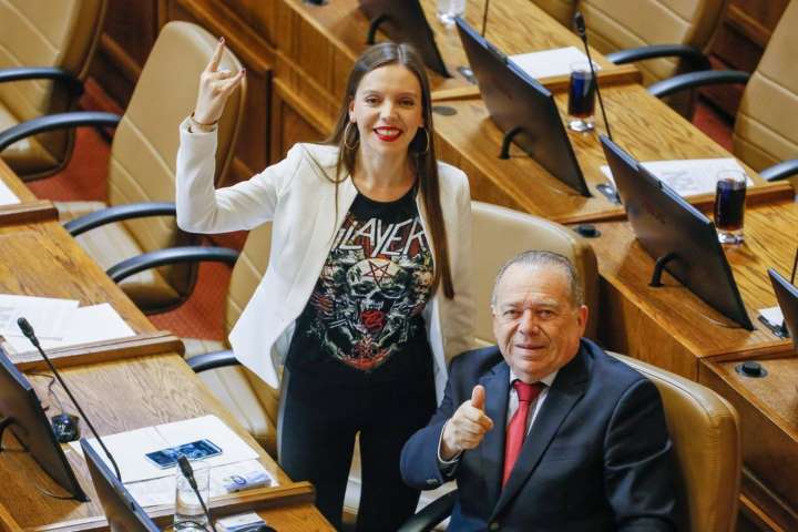 Hell Awaits: El reconomiento en el Congreso de Camila Flores a Tom Araya, vocalista de Slayer