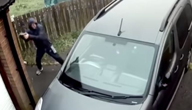 El karma instantáneo atacó a delincuente que quería robar un vehículo