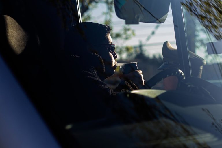 Chocó a una familia manejando con 3,24 grados de alcohol y le dieron una golpiza: Dijo que tomó sólo “un sorbo