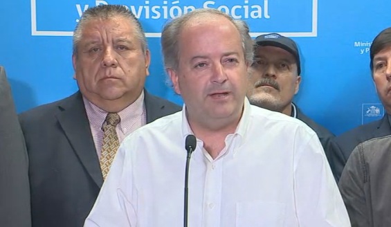 Temen perder puestos de trabajo: Líderes sindicales se reúnen con Monckeberg para rechazar proyecto de 40 horas