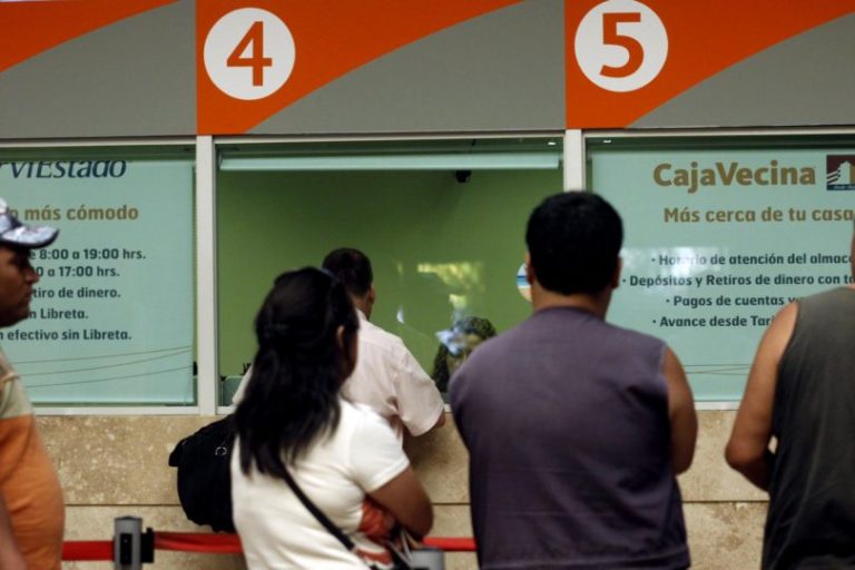 La lista de bancos, supermercados y centros comerciales que permanecerán cerrados en Santiago