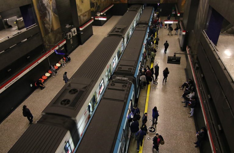 Servicio de Línea 1 del Metro de Santiago termina a las 18:30 horas