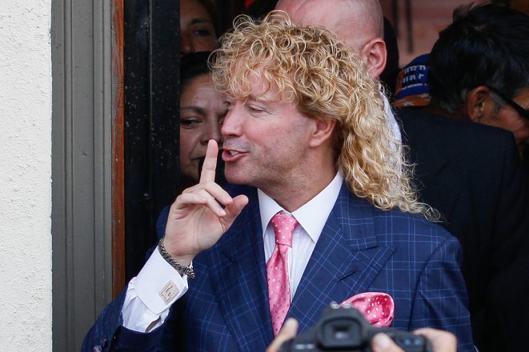 La propuesta de Farkas: Pide que parlamentarios bajen el 30% de su sueldo