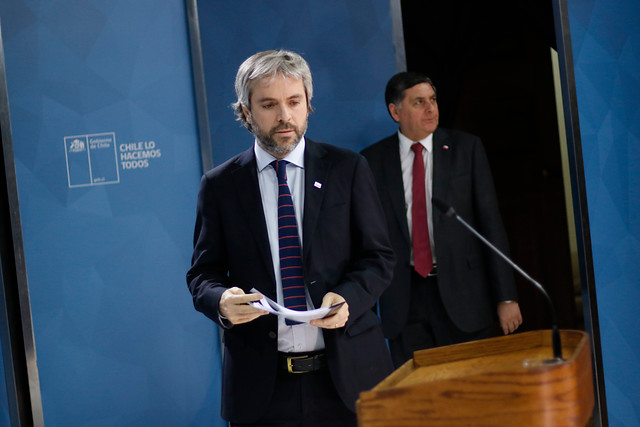 Gonzalo Blumel anuncia que medidas del Gobierno incluirán rebaja a sueldo de ministros