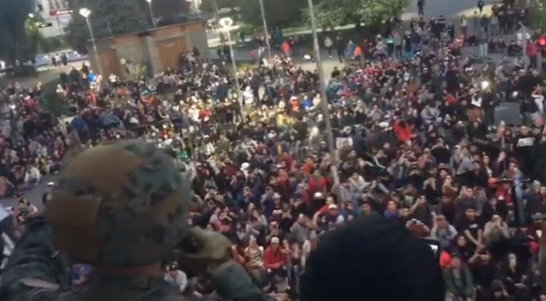 “¿Pero van a cumplir?”: Militar quería que manifestantes se fueran a su casa, pero les terminó dando una hora más