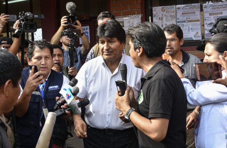 Evo Morales asegura que ganó la primera vuelta presidencial pese a denuncias de fraude