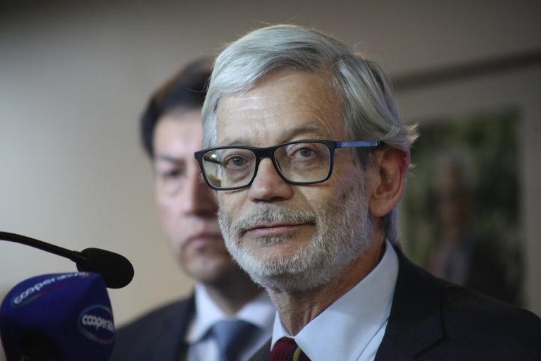 Min. de Economía por el llamado a madrugar para tomar el Metro: 